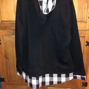 Black sweatshirt with black/white plaid ends